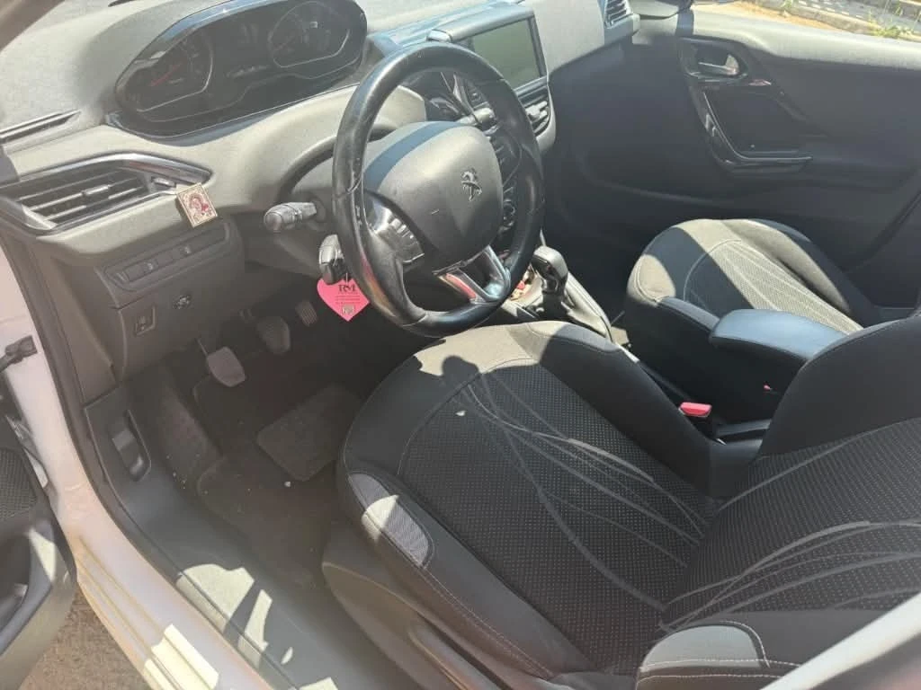 Peugeot 208, снимка 8 - Автомобили и джипове - 55533182