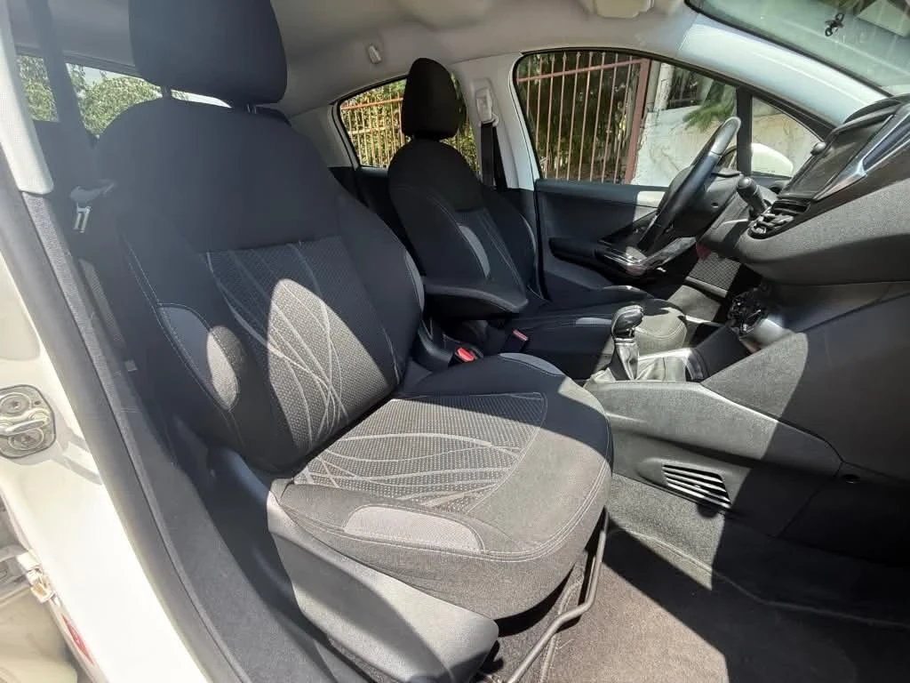 Peugeot 208, снимка 3 - Автомобили и джипове - 55533182