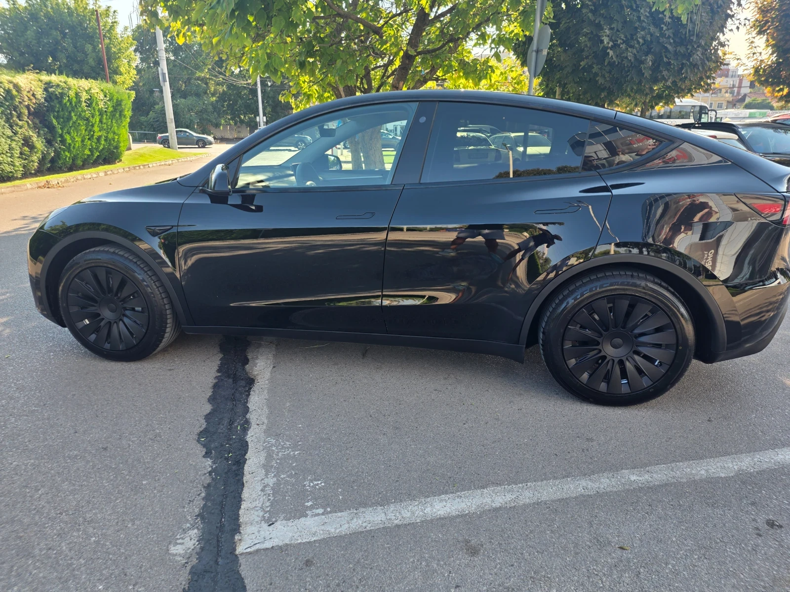 Tesla Model Y LFP* 32500km* РЕГИСТРИРАНА* , снимка 5 - Автомобили и джипове - 56130917
