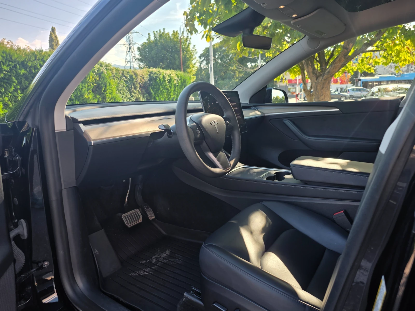 Tesla Model Y LFP* 32500km* РЕГИСТРИРАНА* , снимка 14 - Автомобили и джипове - 56130917