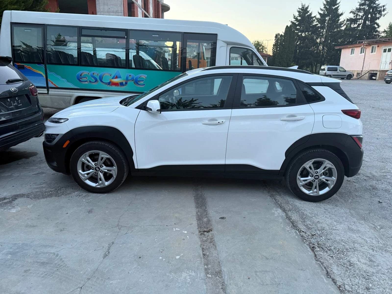 Hyundai Kona SEL 2.0 AWD Кожа Люк Дистроник , снимка 3 - Автомобили и джипове - 54389741