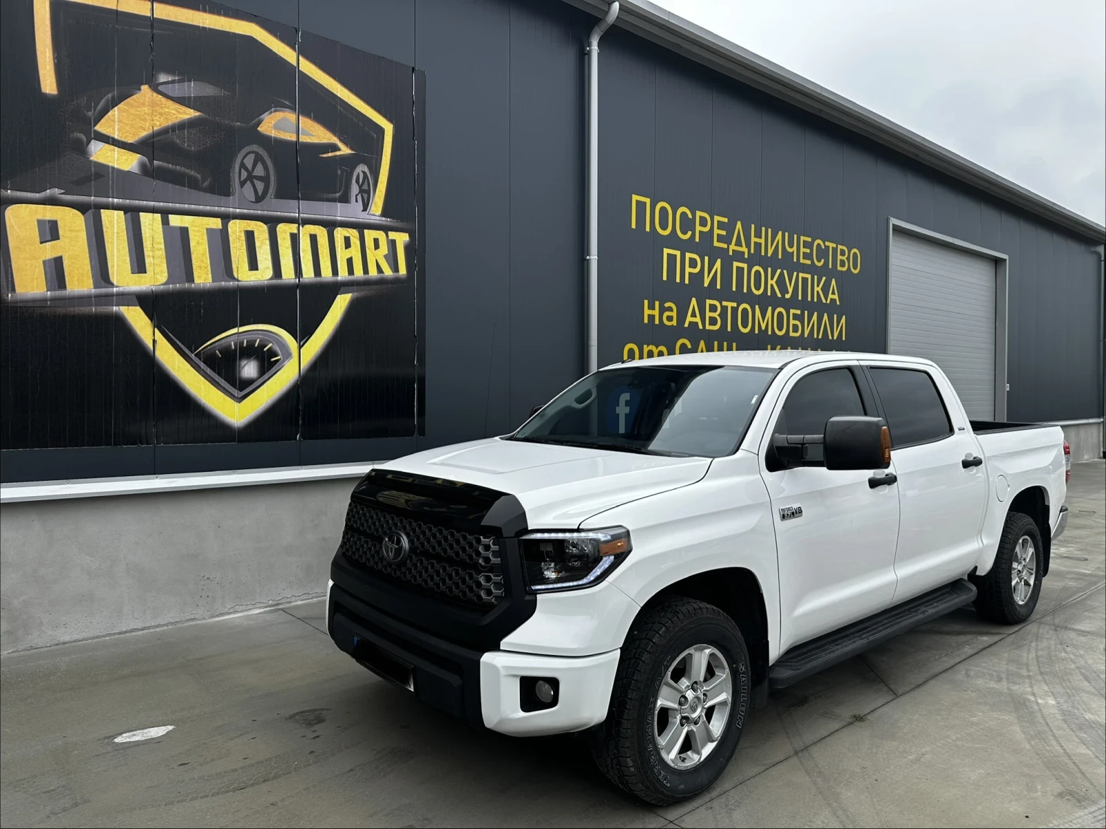Toyota Tundra 5.7 Facelift, снимка 7 - Автомобили и джипове - 54422895