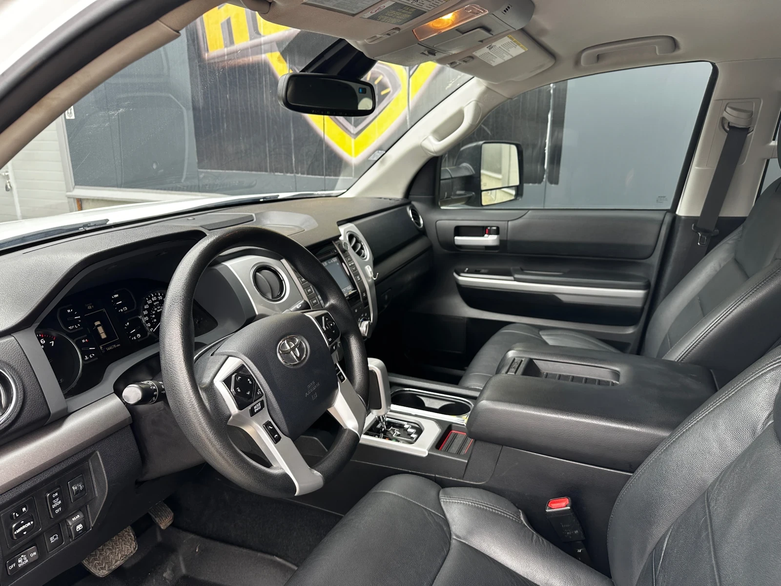 Toyota Tundra 5.7 Facelift, снимка 11 - Автомобили и джипове - 54422895