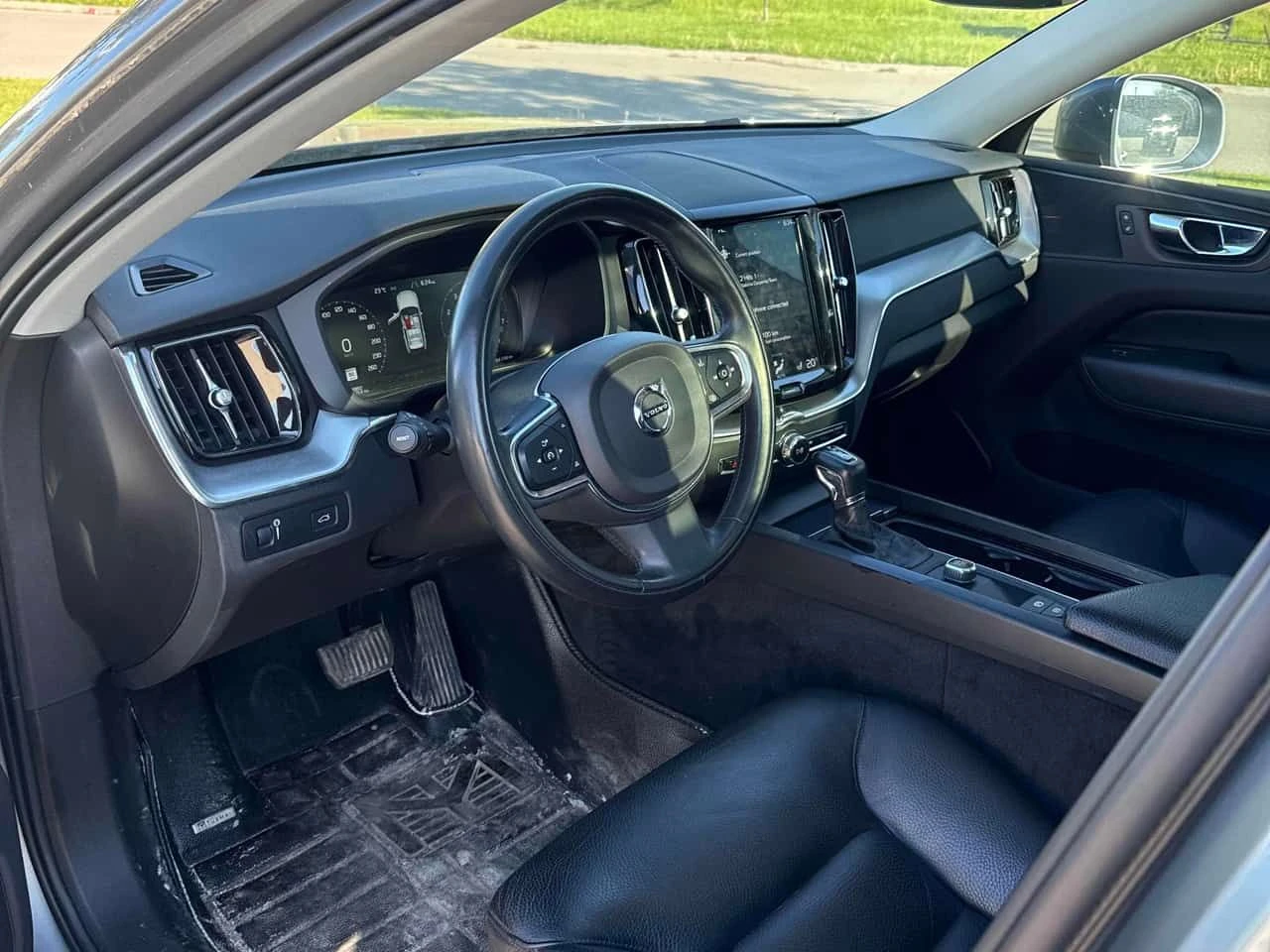 Volvo XC60 Momentum  CARFAX, снимка 5 - Автомобили и джипове - 54726004