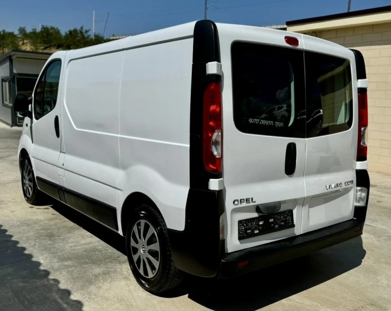 Opel Vivaro 2.0 dCi Euro 5, снимка 2 - Бусове и автобуси - 47040213