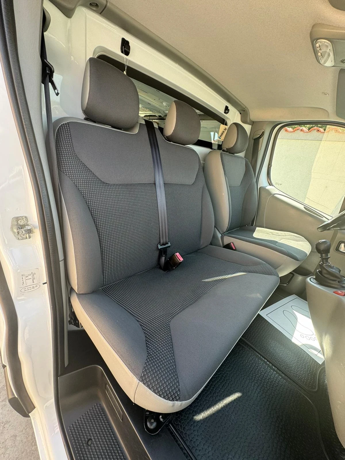 Opel Vivaro 2.0 dCi Euro 5 - изображение 8