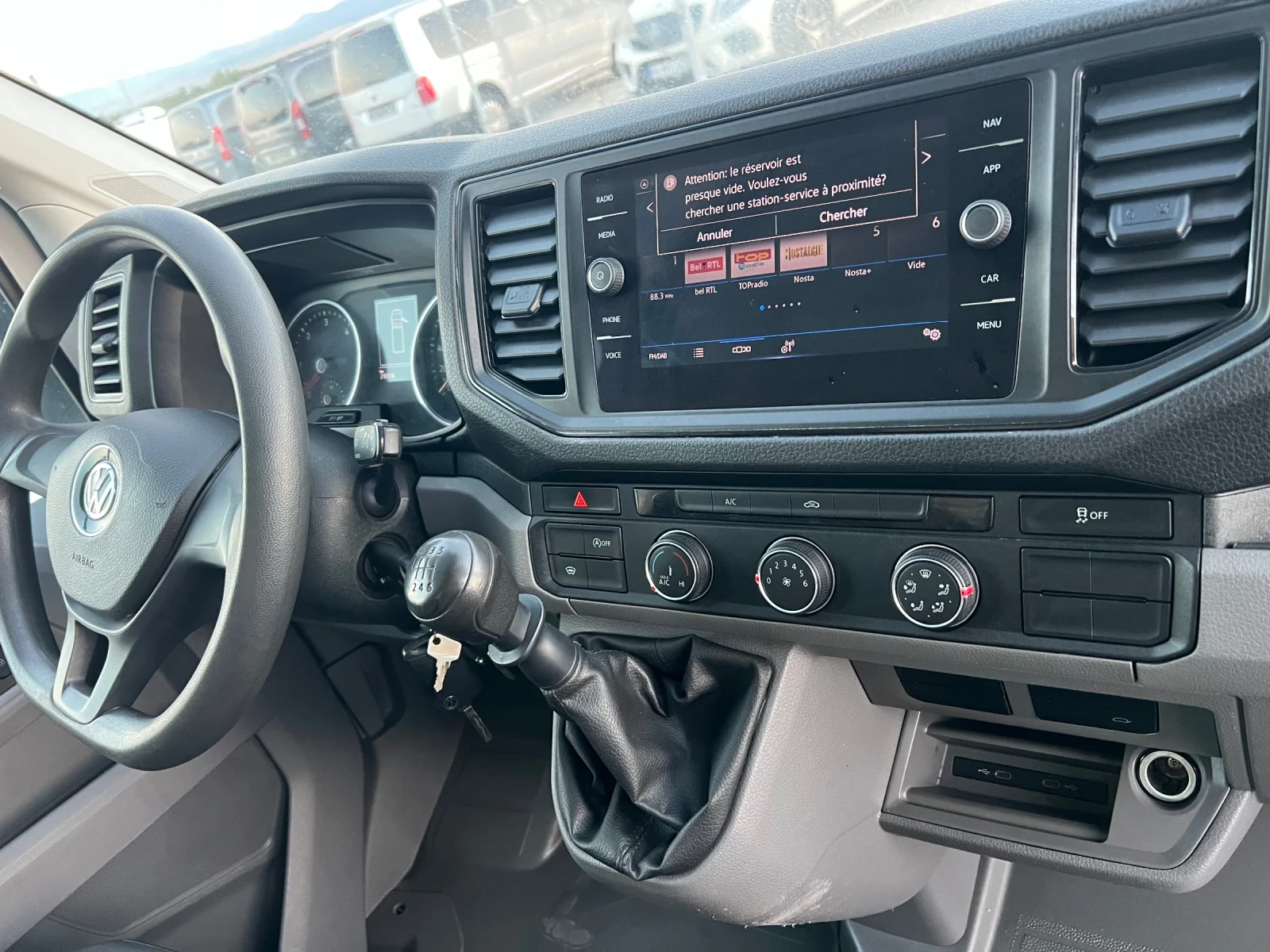 VW Crafter 2.0 TDI, падащ борд , климатик. EURO6d., снимка 15 - Бусове и автобуси - 55754026