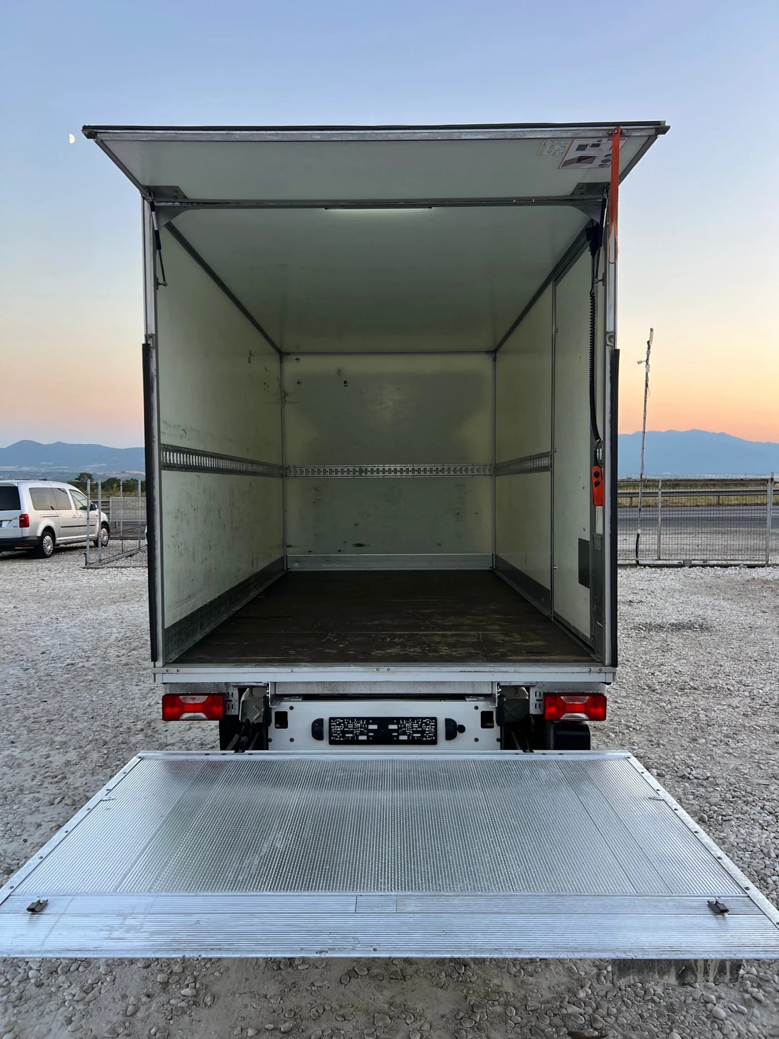 VW Crafter 2.0 TDI, падащ борд , климатик. EURO6d., снимка 10 - Бусове и автобуси - 55754026