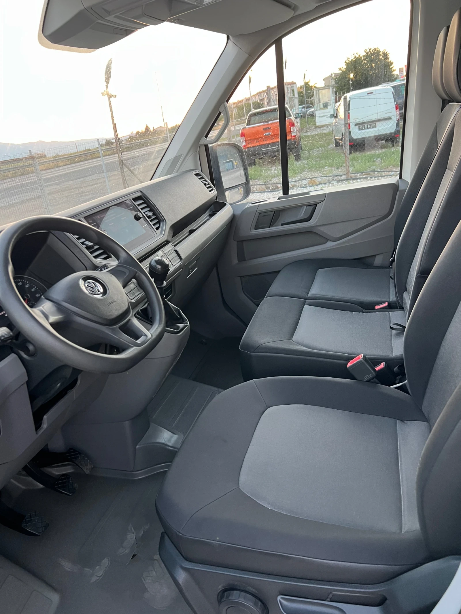 VW Crafter 2.0 TDI, падащ борд , климатик. EURO6d., снимка 17 - Бусове и автобуси - 55754026