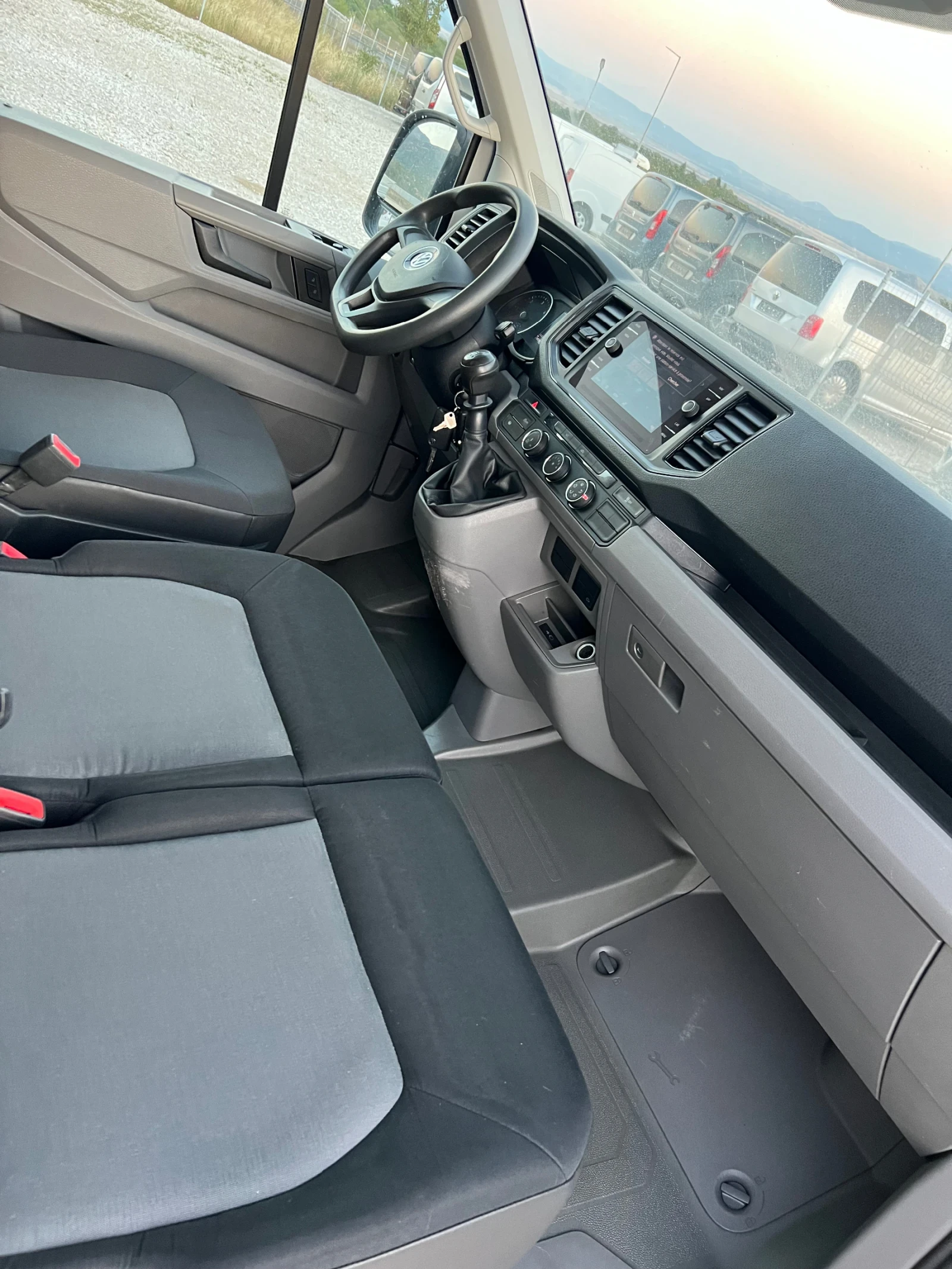 VW Crafter 2.0 TDI, падащ борд , климатик. EURO6d., снимка 16 - Бусове и автобуси - 55754026