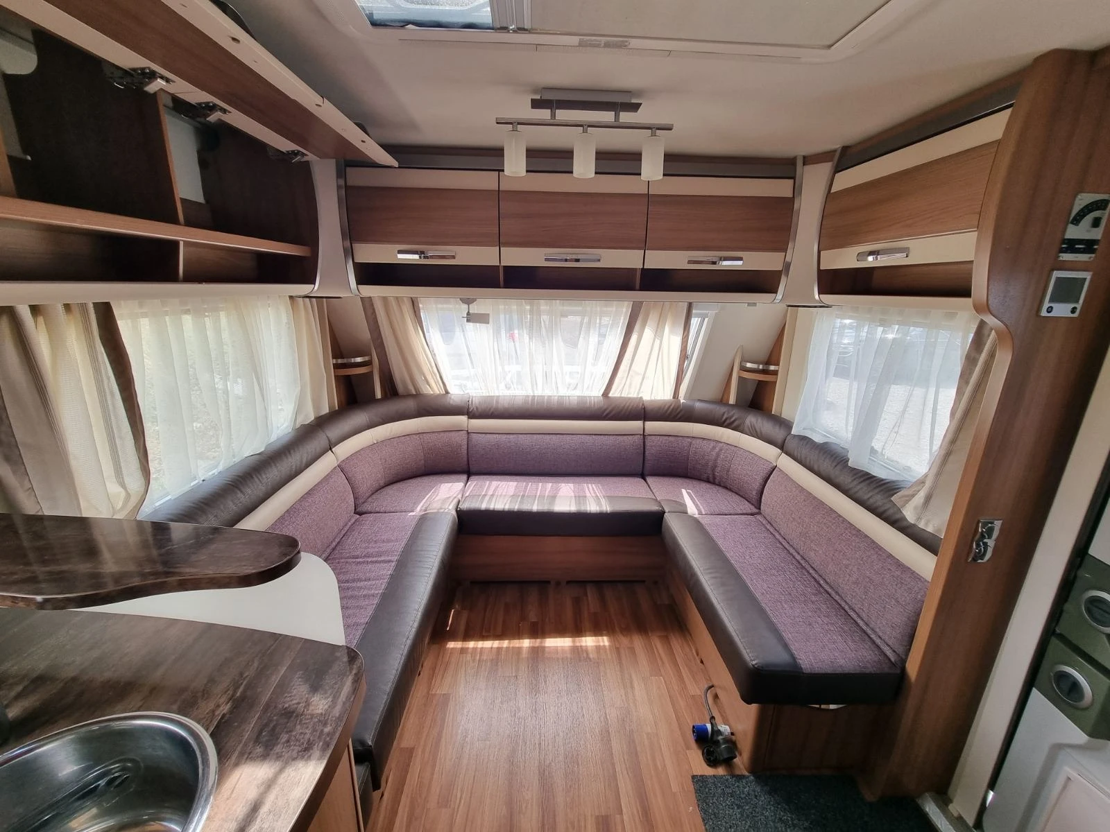 Каравана Knaus Sudwind Exclusive 580 - изображение 6