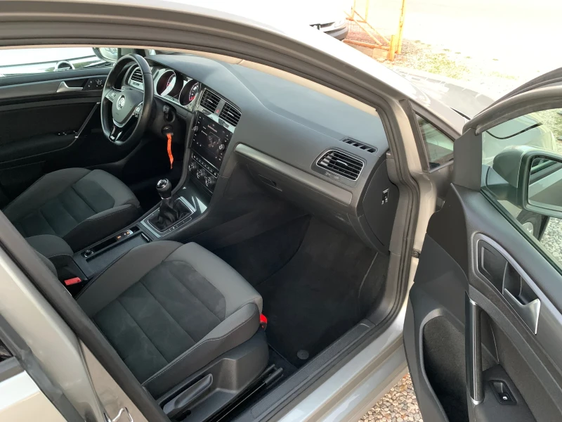 VW Golf 1.6TDI Highline, снимка 13 - Автомобили и джипове - 47390079