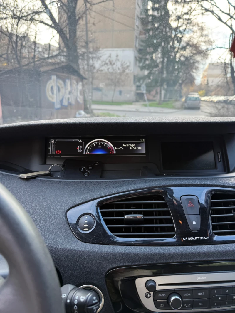 Renault Scenic 1.5 dci автоматик, снимка 8 - Автомобили и джипове - 52680233