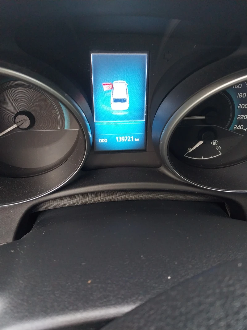 Toyota Auris 1.8 HSD Хибрид, снимка 11 - Автомобили и джипове - 53133230