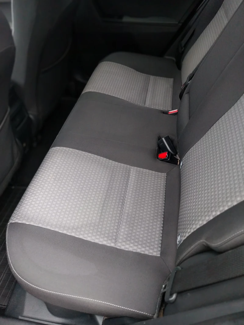 Toyota Auris 1.8 HSD Хибрид, снимка 9 - Автомобили и джипове - 53133230