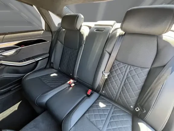 Audi S8 Quattro = Black Optic Plus = Гаранция, снимка 12 - Автомобили и джипове - 55476894