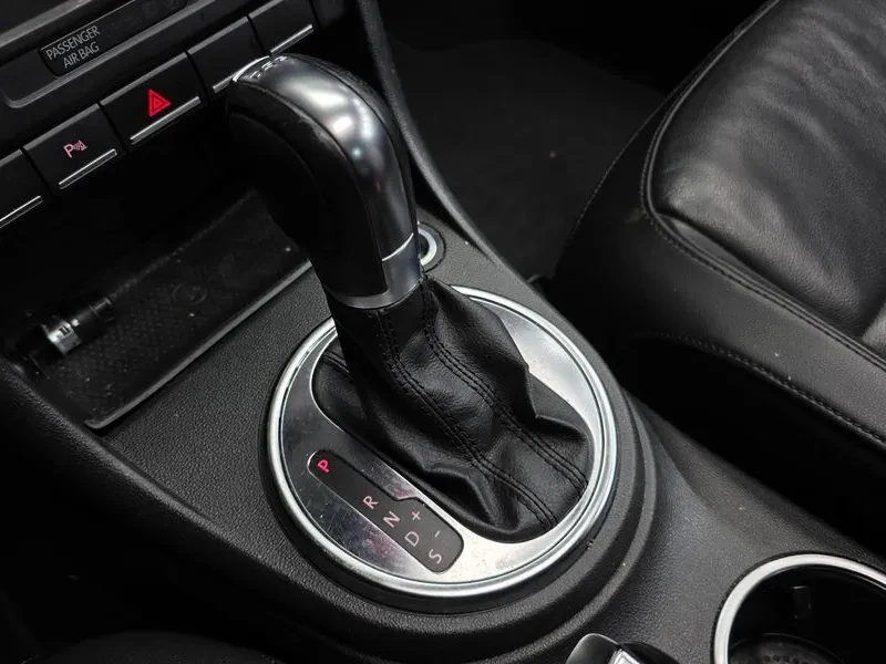 VW Beetle 2.0 TDI PREMIUM, снимка 9 - Автомобили и джипове - 55720258