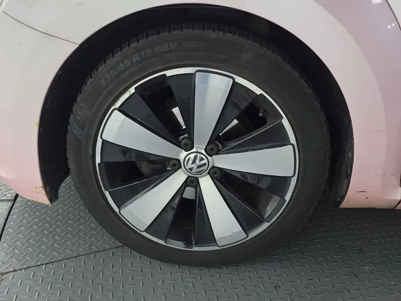 VW Beetle 2.0 TDI PREMIUM, снимка 5 - Автомобили и джипове - 55720258
