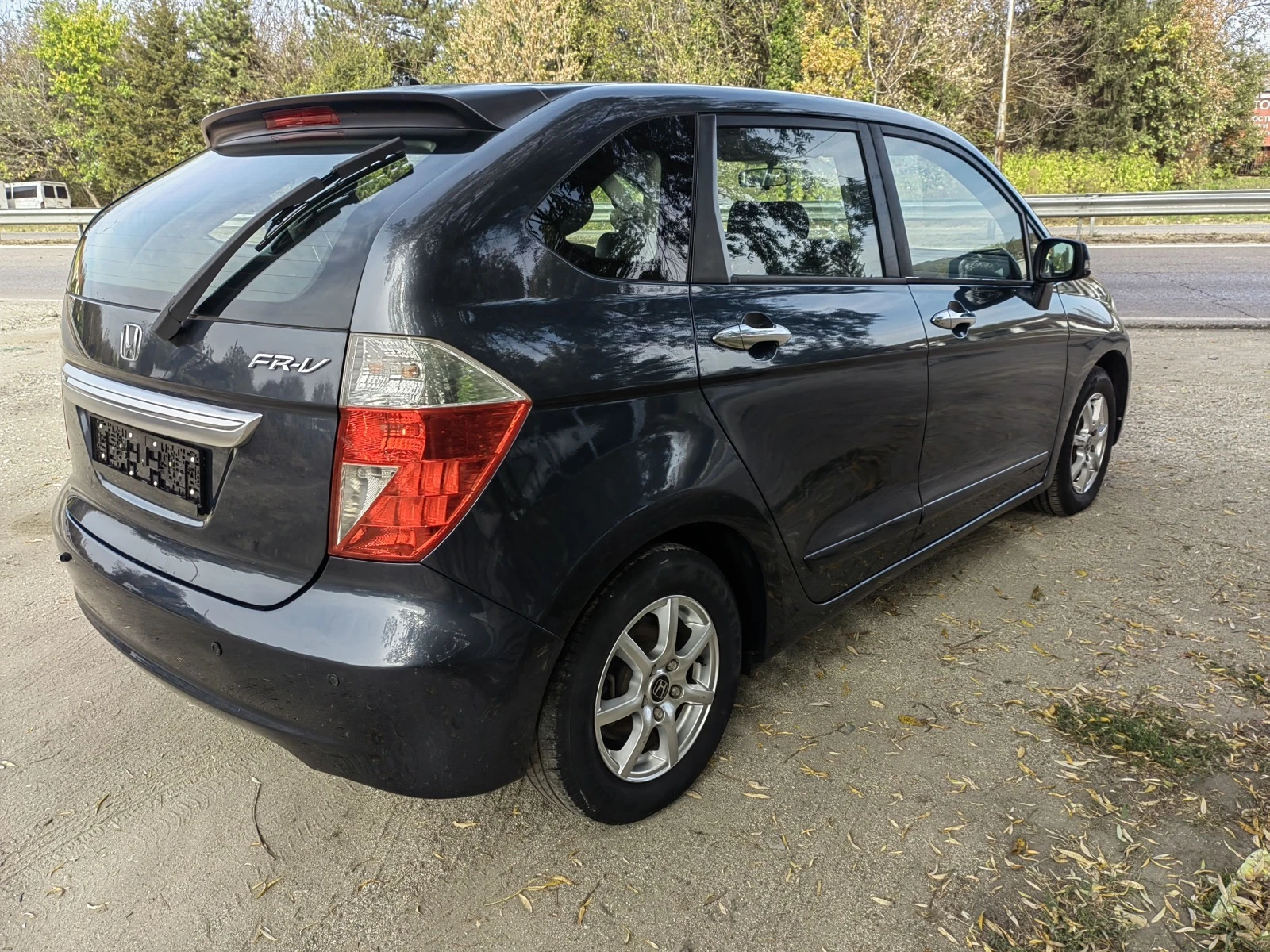 Honda Fr-v 1.7 i-vtec - изображение 3