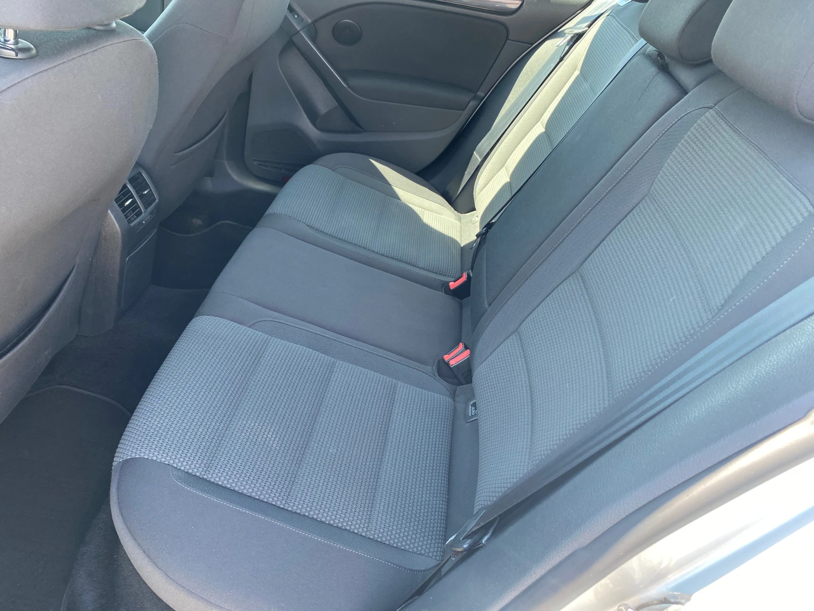 VW Golf 1.4TSI DSG* ПОДГРЕВ* XENON* NAVI* LED - изображение 9