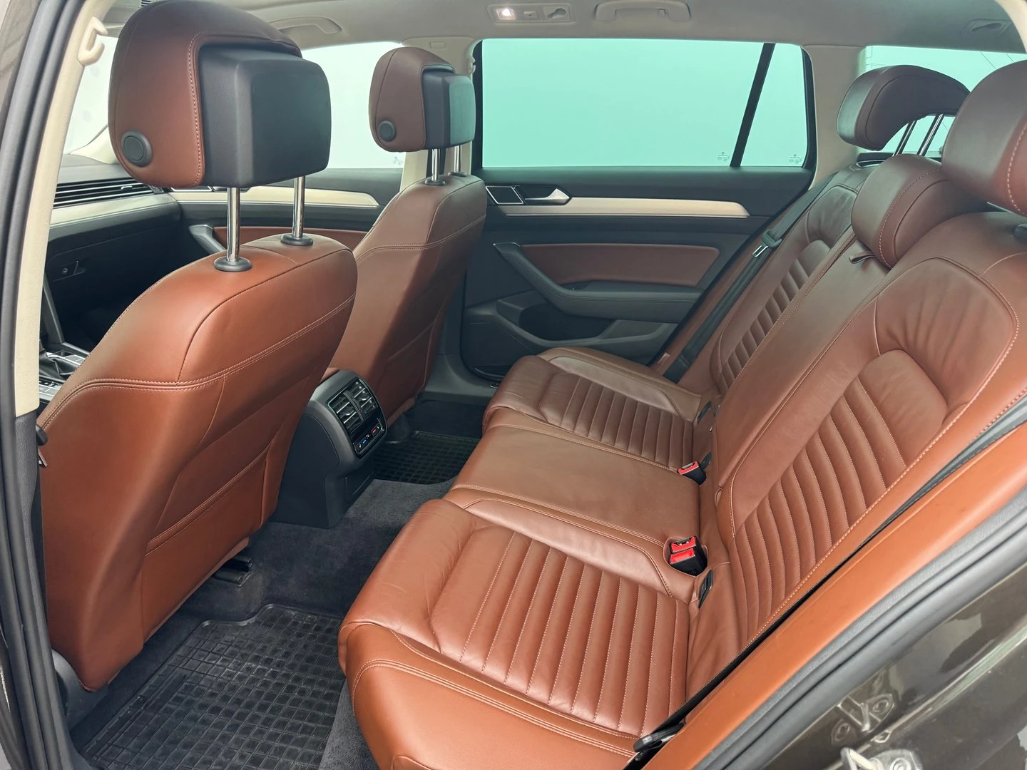 VW Passat 2.0 TDISCR BMT DSG High - изображение 9
