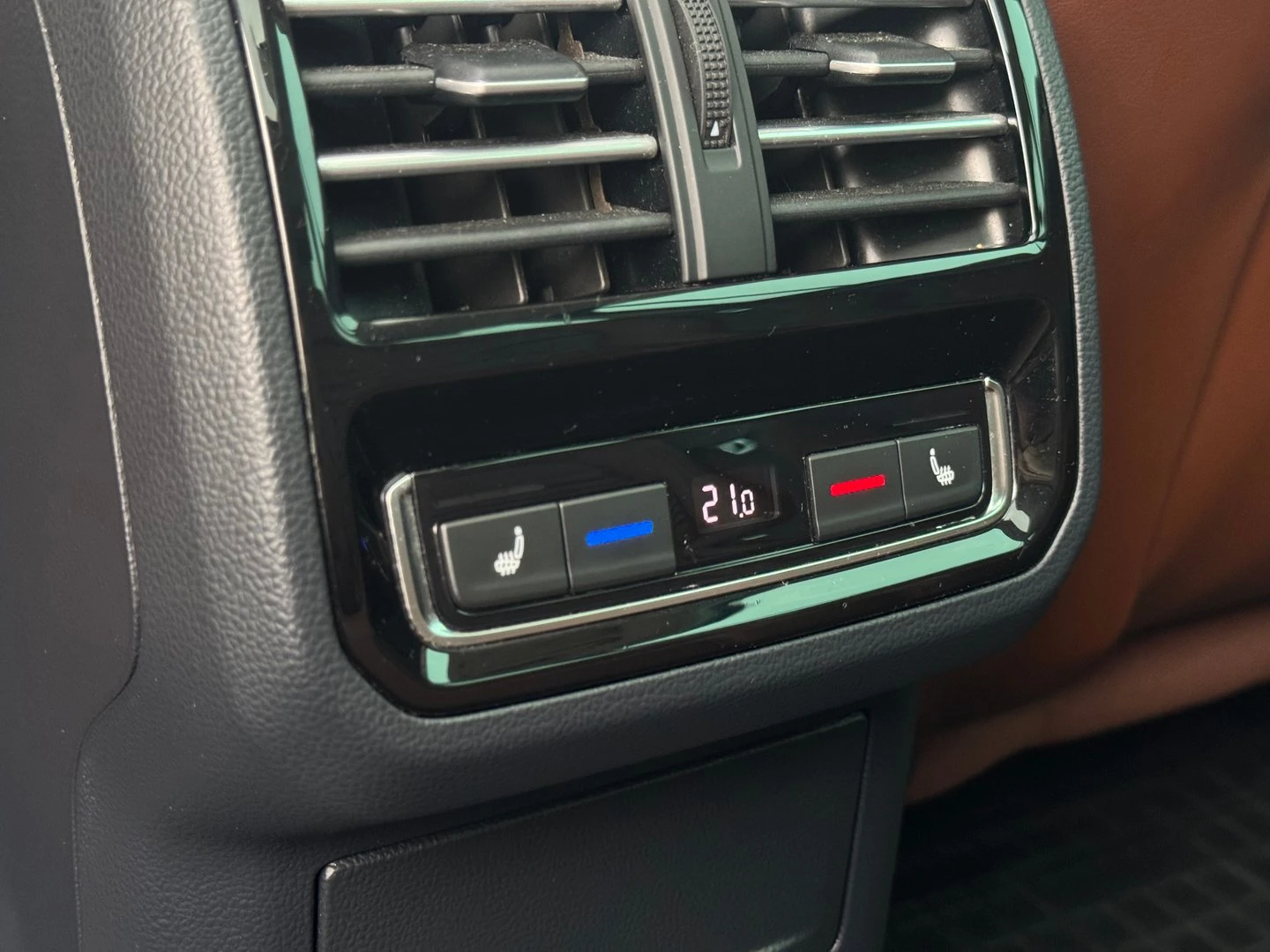 VW Passat 2.0 TDISCR BMT DSG High - изображение 10