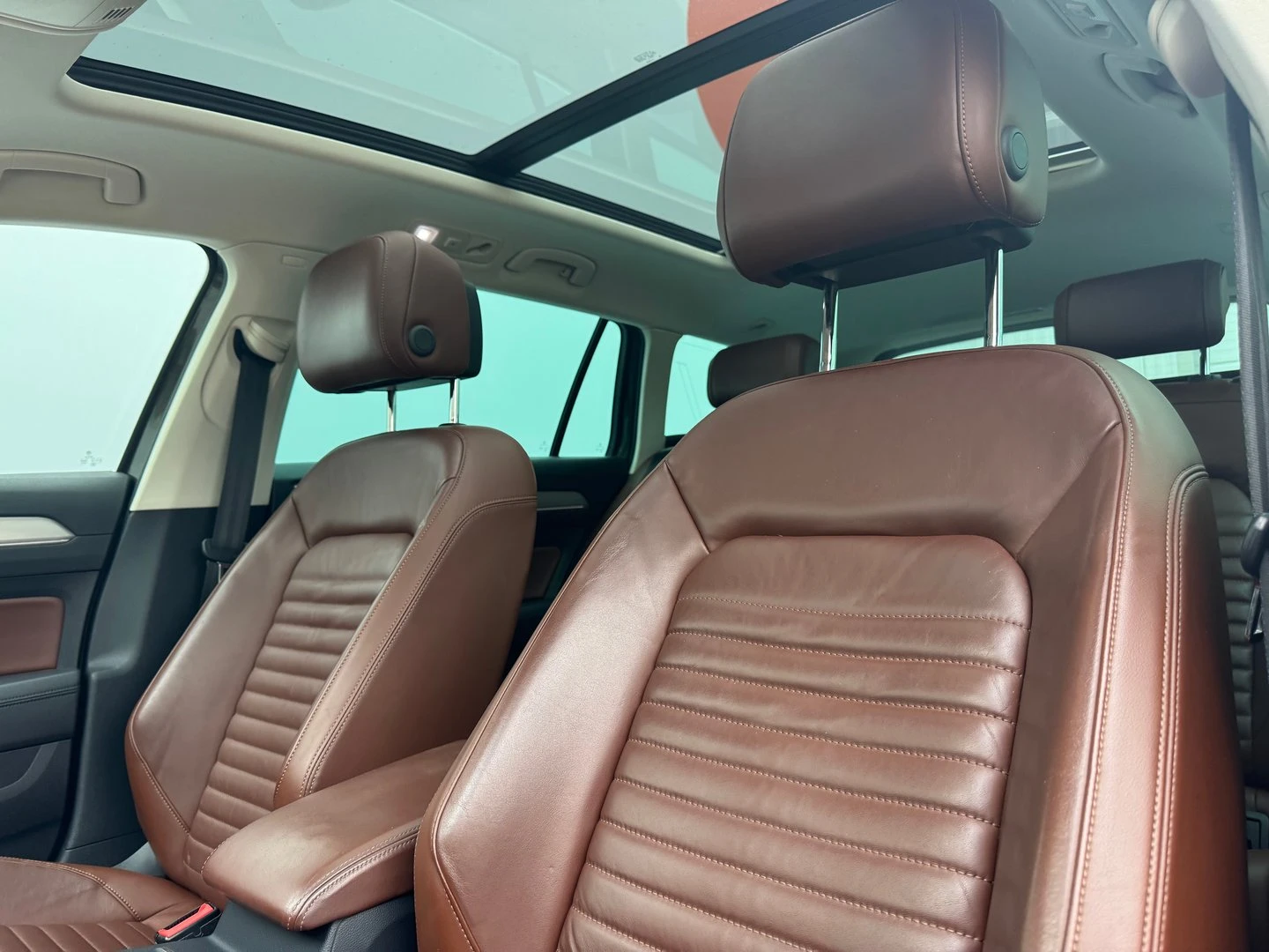VW Passat 2.0 TDISCR BMT DSG High - изображение 8