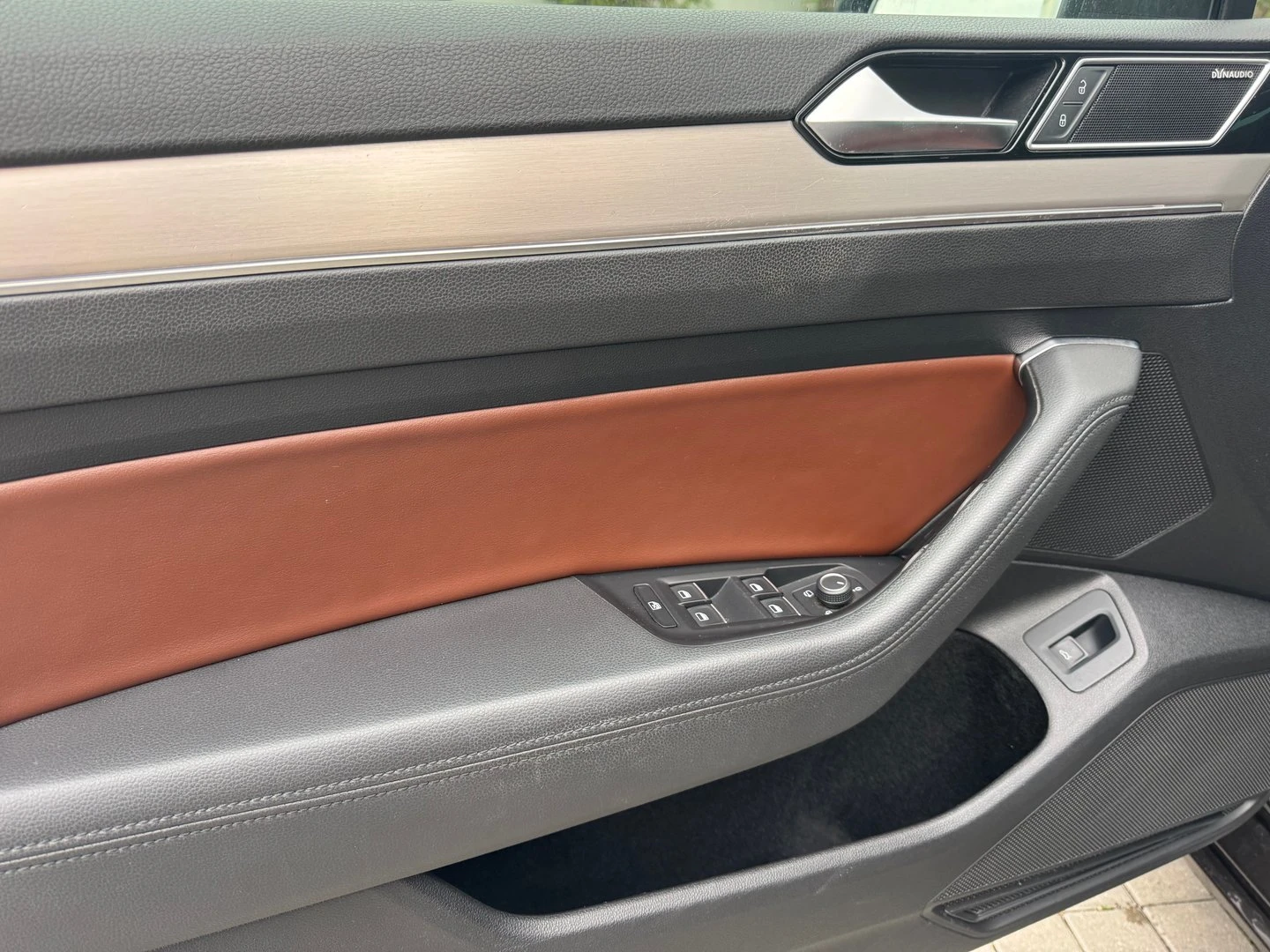 VW Passat 2.0 TDISCR BMT DSG High - изображение 6