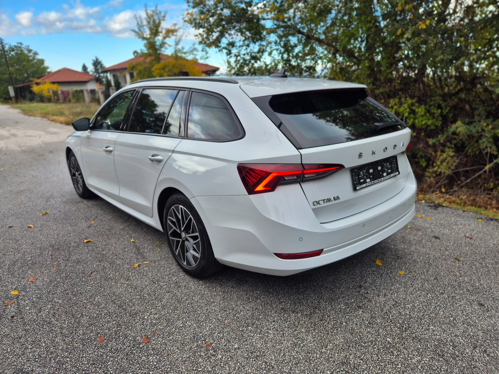 Skoda Octavia 2.0D-150кс/22г - изображение 5