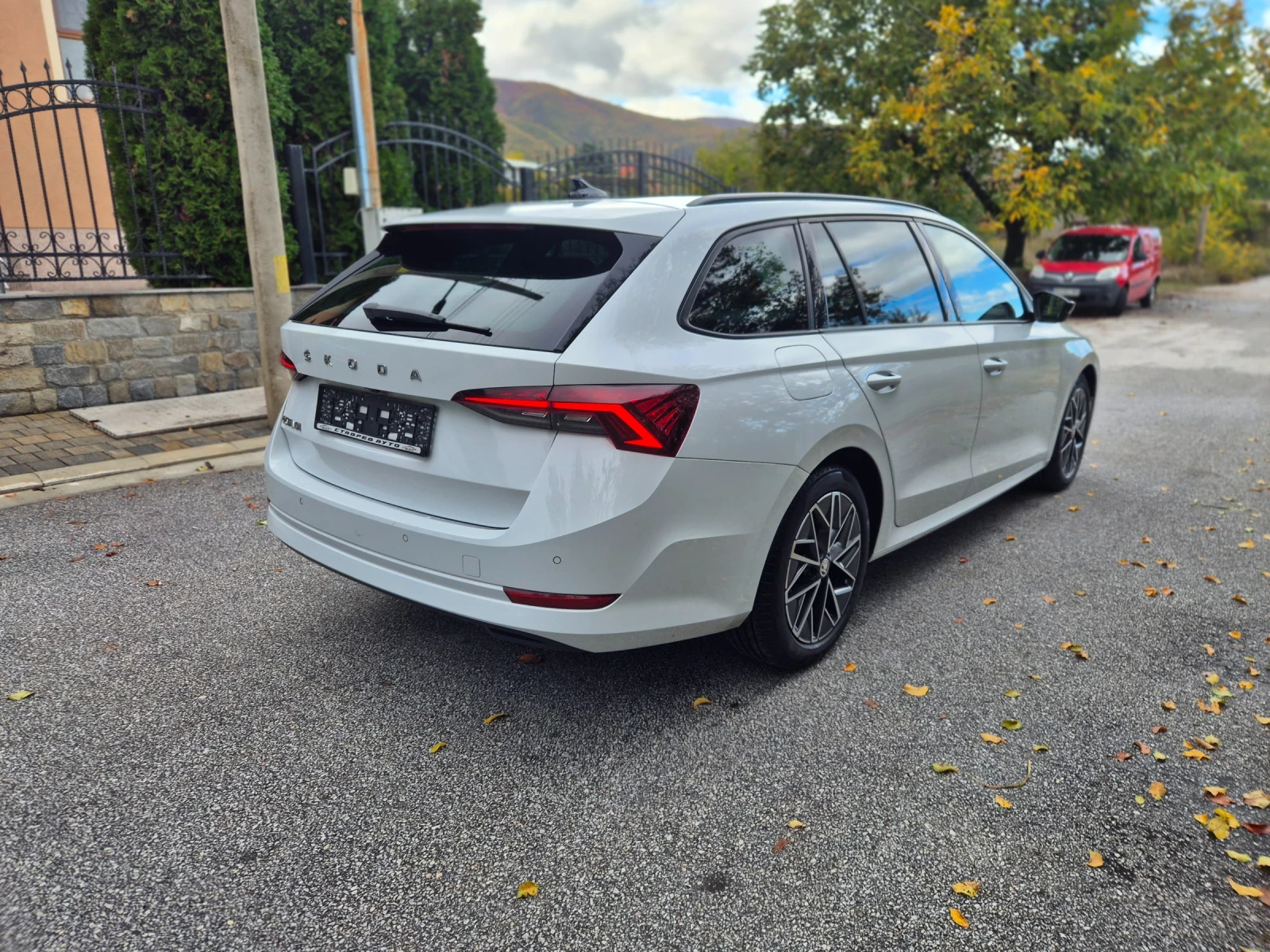 Skoda Octavia 2.0D-150кс/22г - изображение 4