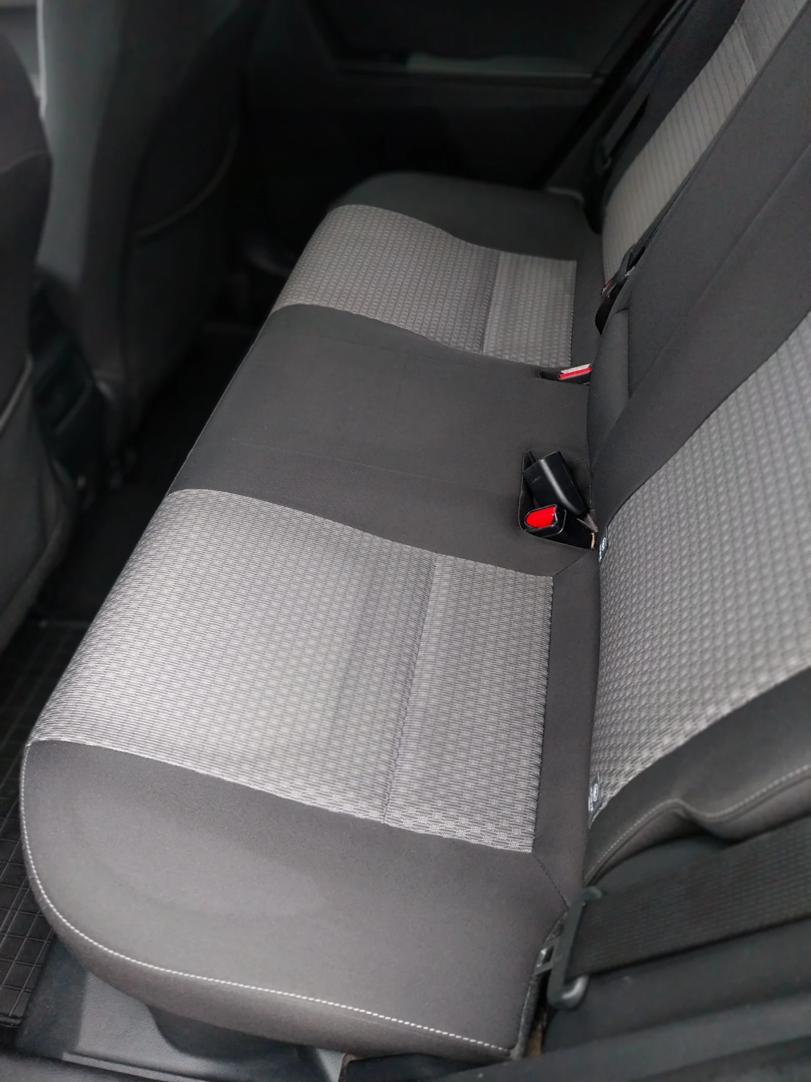 Toyota Auris 1.8 HSD Хибрид - изображение 9