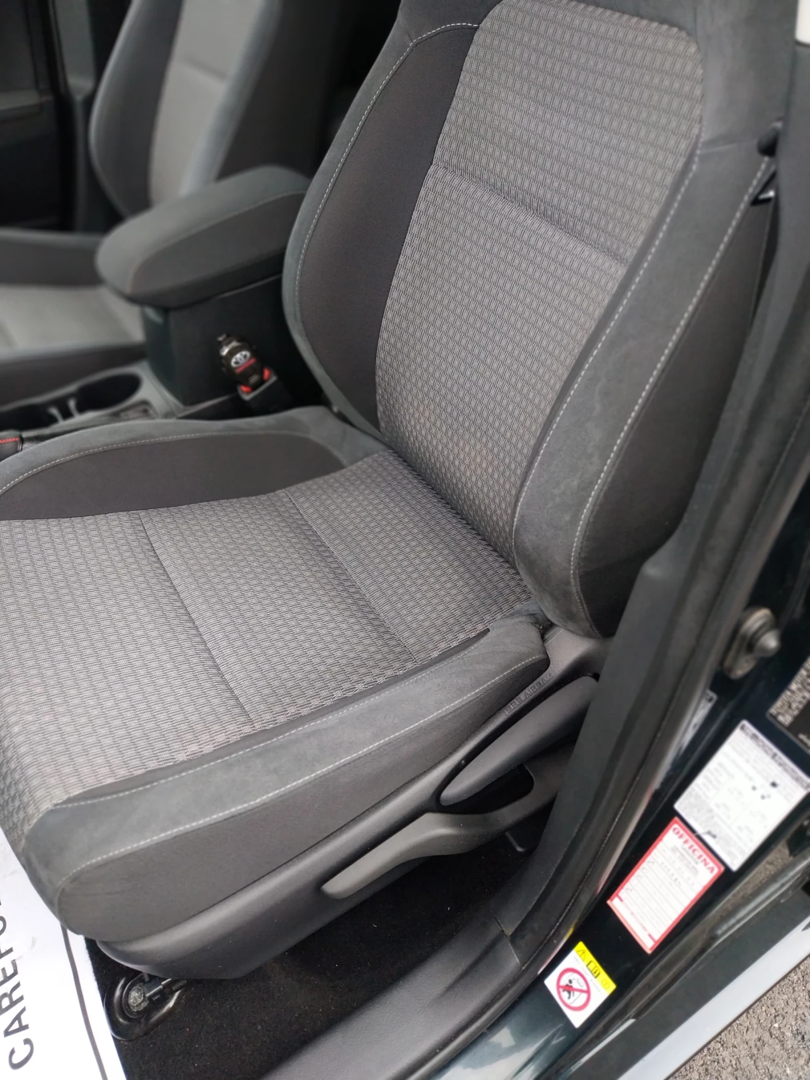 Toyota Auris 1.8 HSD Хибрид - изображение 7