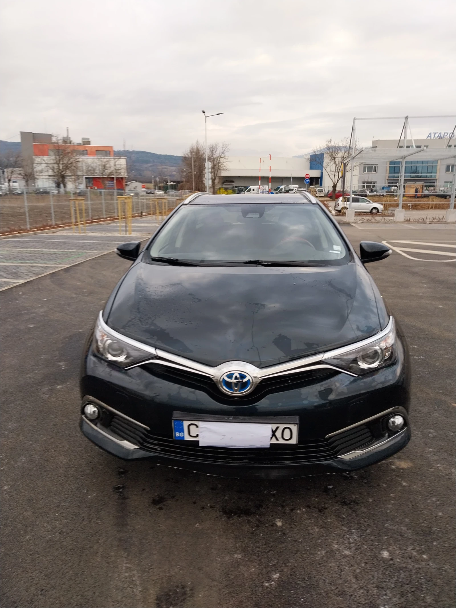 Toyota Auris 1.8 HSD Хибрид - изображение 2