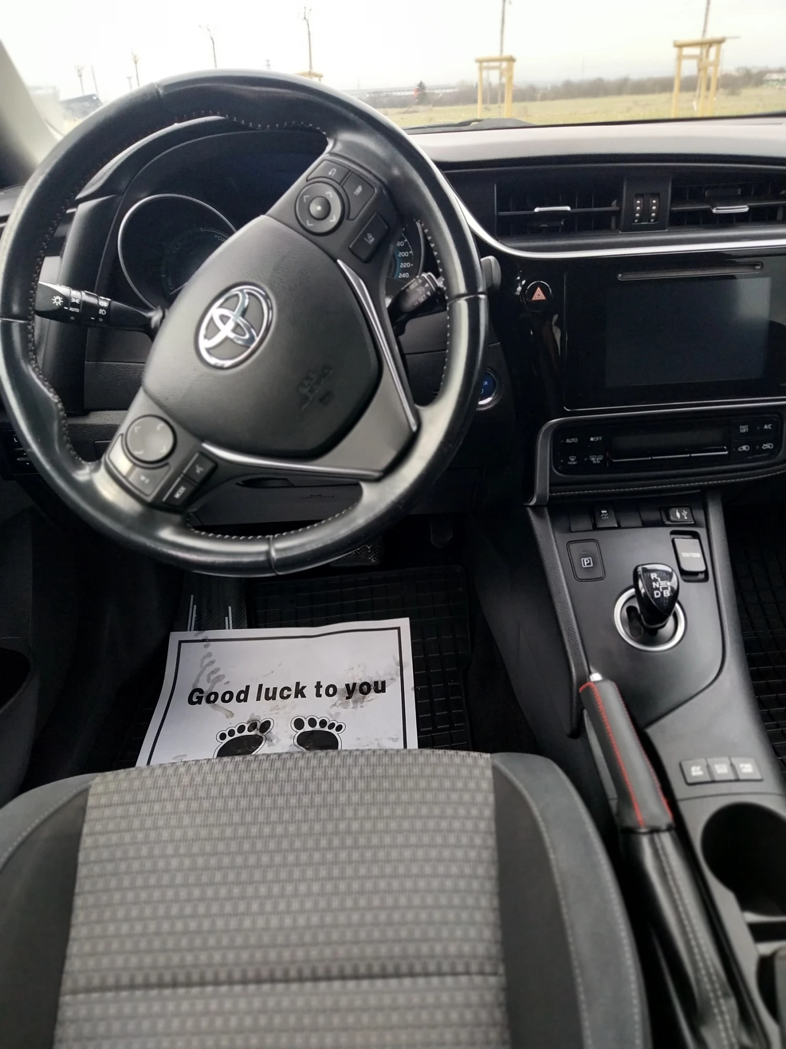 Toyota Auris 1.8 HSD Хибрид - изображение 10