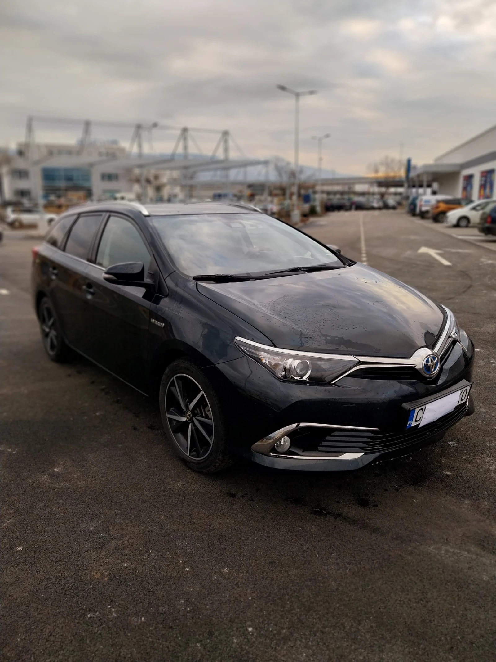 Toyota Auris 1.8 HSD Хибрид - изображение 3
