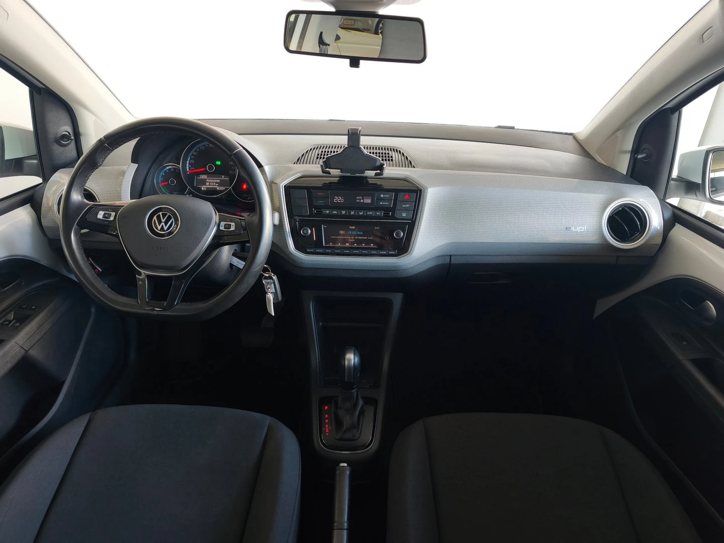 VW Up VW e-up! FWD 32.3 kWh, 61кВт/83к.с./1-ст - изображение 5