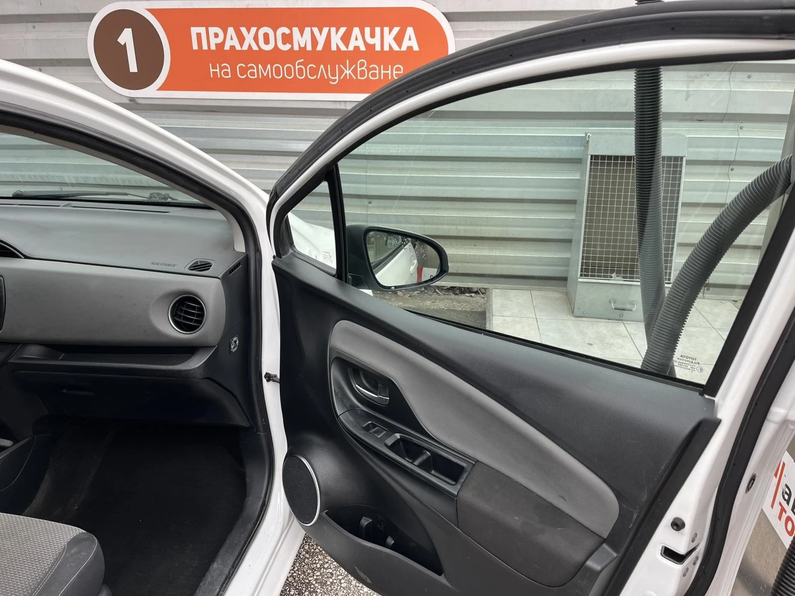 Toyota Yaris, снимка 2 - Автомобили и джипове - 53720625