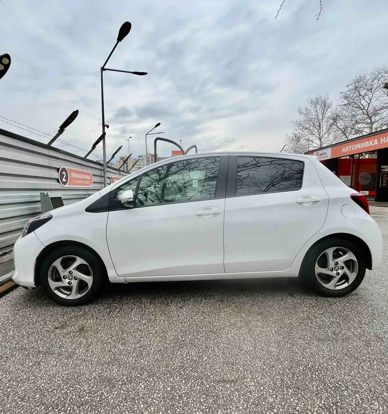 Toyota Yaris, снимка 4 - Автомобили и джипове - 53720625