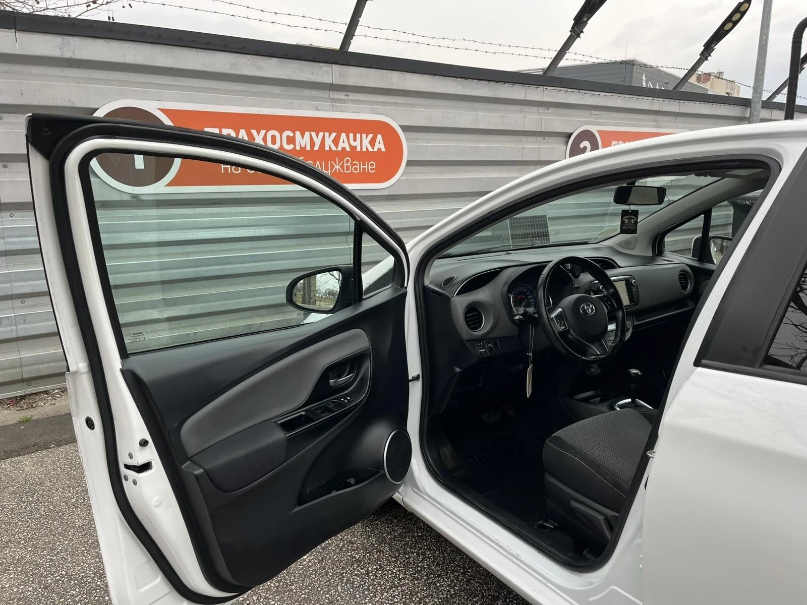 Toyota Yaris, снимка 5 - Автомобили и джипове - 53720625