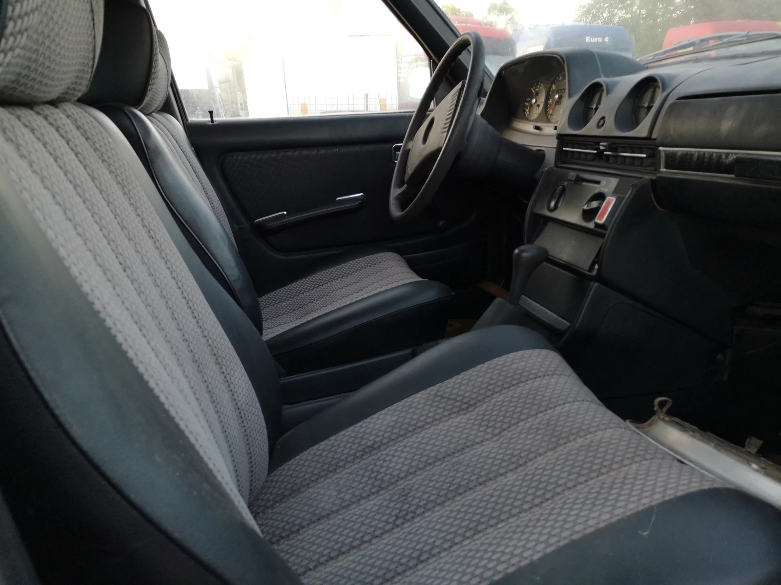 Mercedes-Benz 123 2.5D, снимка 10 - Автомобили и джипове - 54036700