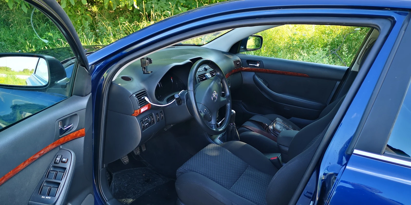 Toyota Avensis Т25, снимка 9 - Автомобили и джипове - 54042934