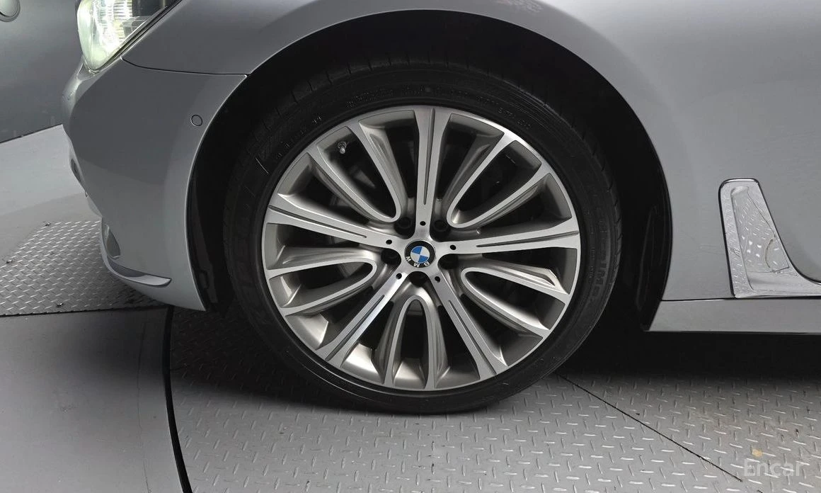 BMW 750 Li xDrive* BOWERS & WILKINS* HEAD-UP* 360 CAM* TV*, снимка 5 - Автомобили и джипове - 54241424