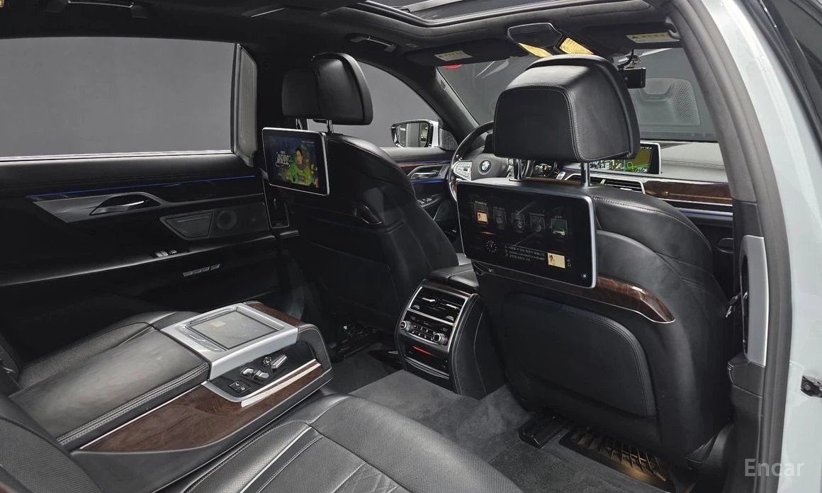 BMW 750 Li xDrive* BOWERS & WILKINS* HEAD-UP* 360 CAM* TV*, снимка 16 - Автомобили и джипове - 54241424