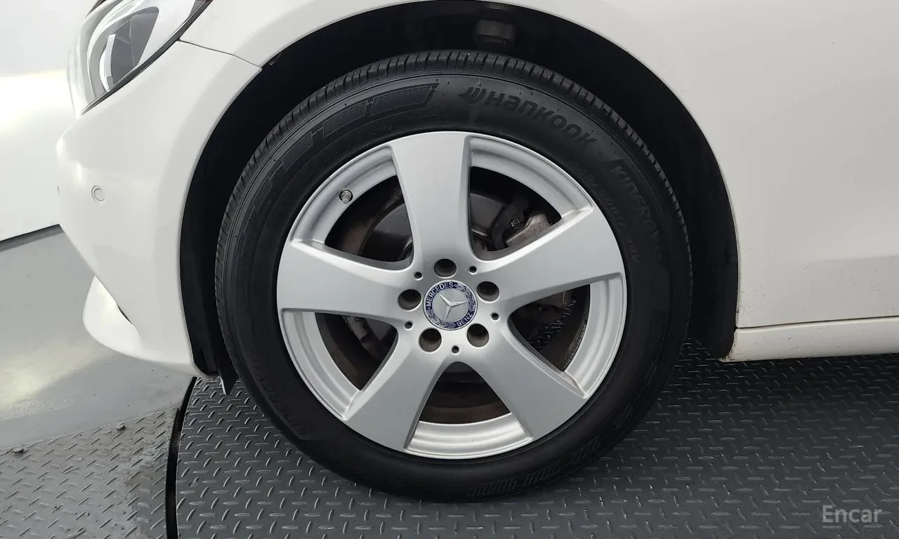 Mercedes-Benz C 200, снимка 4 - Автомобили и джипове - 54680402