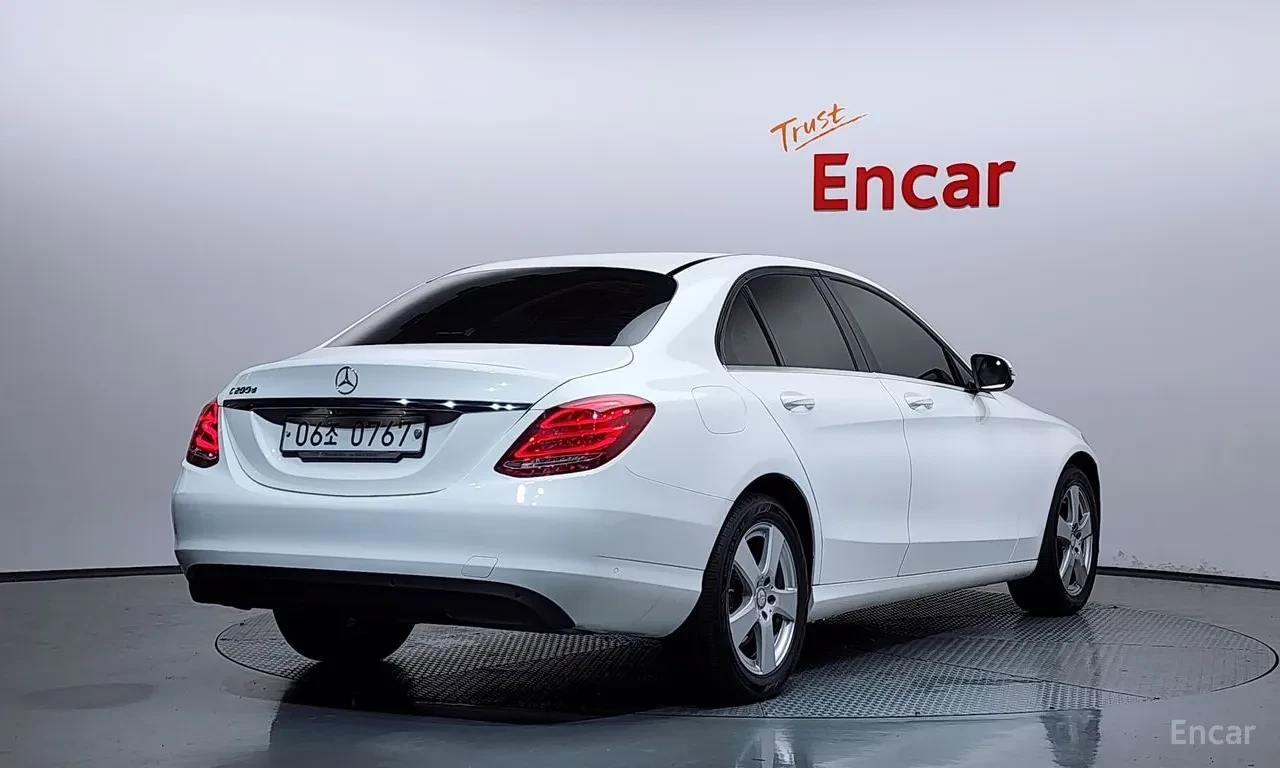 Mercedes-Benz C 200, снимка 2 - Автомобили и джипове - 54680402