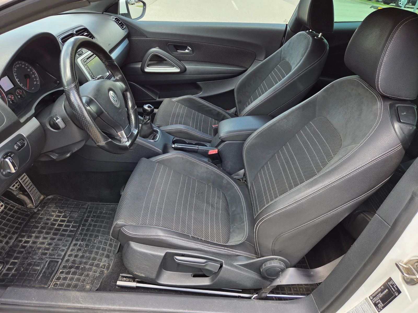 VW Scirocco 160ps turbo, снимка 12 - Автомобили и джипове - 55011323
