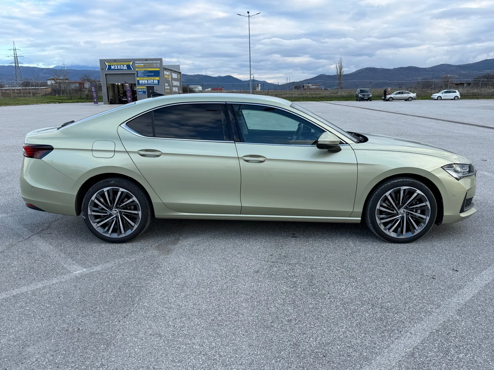 Skoda Superb LAURIN & KLEMENT 4 X 4  ГАРАНЦИЯ , снимка 6 - Автомобили и джипове - 55063901