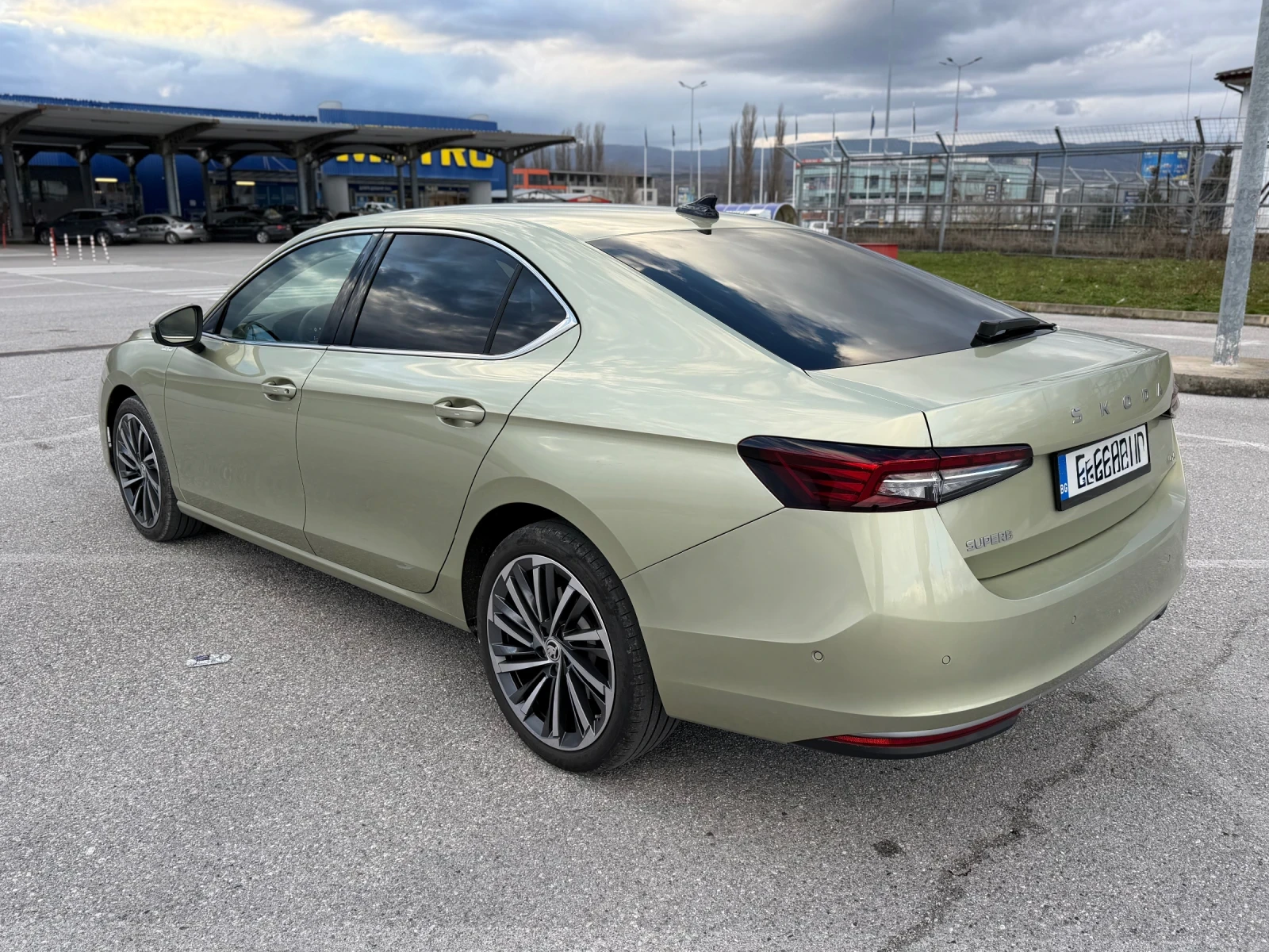 Skoda Superb LAURIN & KLEMENT 4 X 4  ГАРАНЦИЯ , снимка 4 - Автомобили и джипове - 55063901