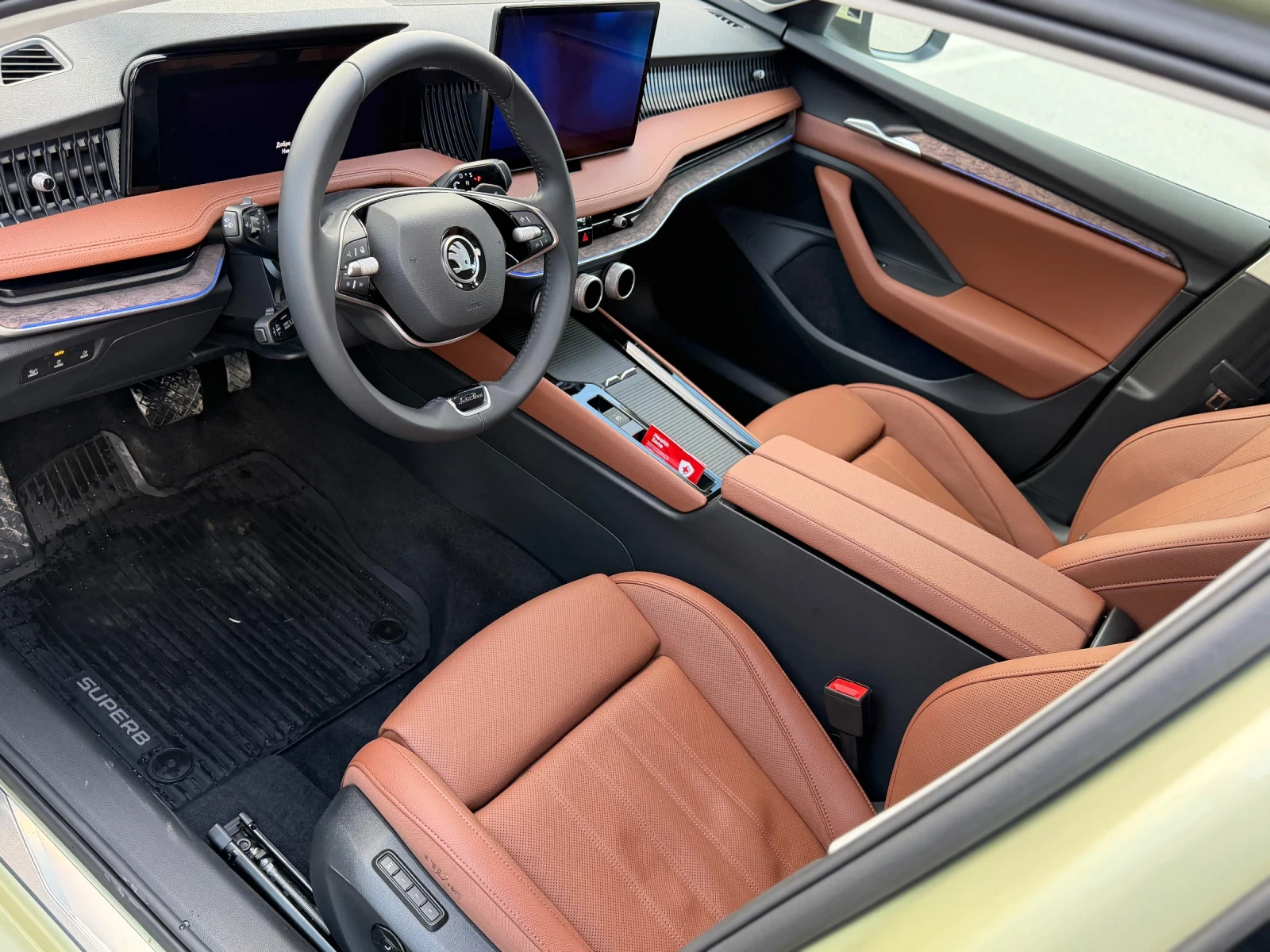 Skoda Superb LAURIN & KLEMENT 4 X 4  ГАРАНЦИЯ , снимка 14 - Автомобили и джипове - 55063901