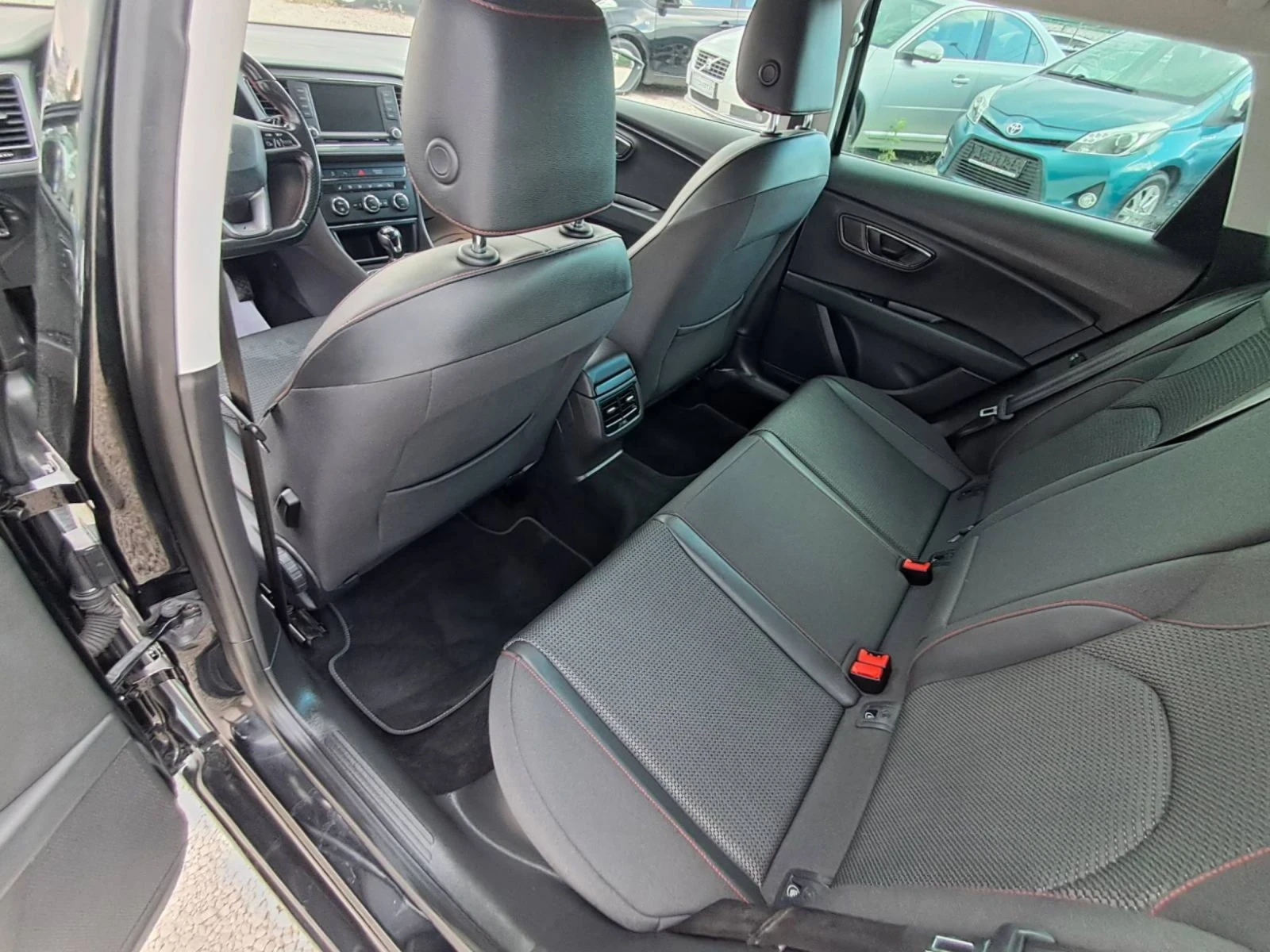 Seat Leon 2.0TDI , снимка 11 - Автомобили и джипове - 55385416
